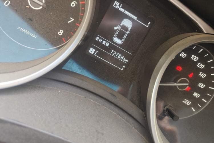 Used Baojun 730 2016 Revised 1.5L Manual Standard Version 7 Seats China V Emission Standard Odometer Close Up