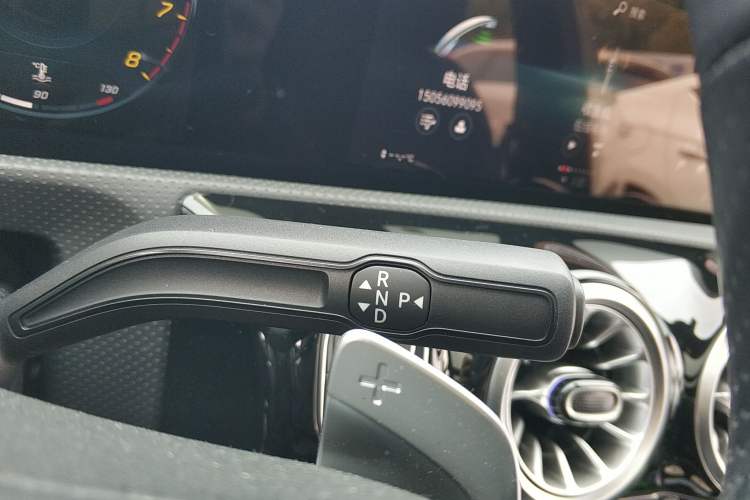 Used Mercedes-Benz A-Class 2022 Revised Version A 200 L Sport Sedan Fashionable Style Gear Lever