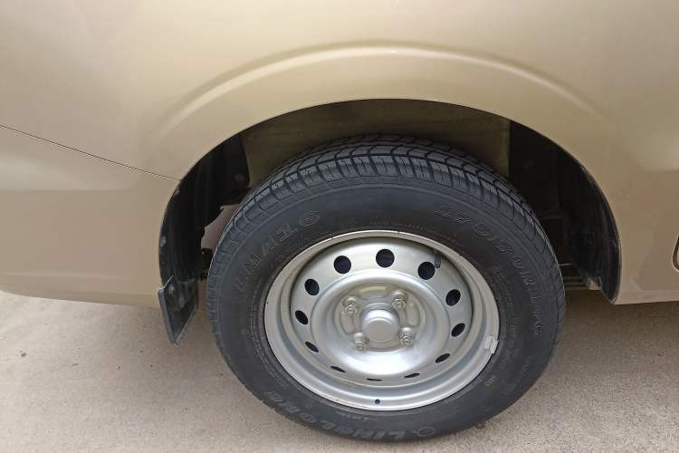 Used Wuling Hongguang V 2022 1.5L Jingqu Edition Enclosed-Window Vehicle with Hydraulic Power Steering LAR