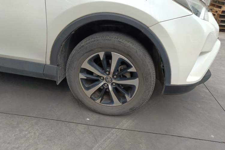 Used Toyota RAV4 2016 2.0L CVT Two-Wheel Drive Fashion Edition China V Standard Right Front Wheel Hub