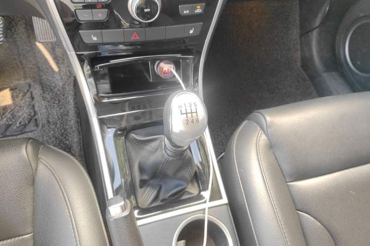 Used Haval H2 2016 Red Label 1.5T Manual Two-Wheel Drive Elite Model
