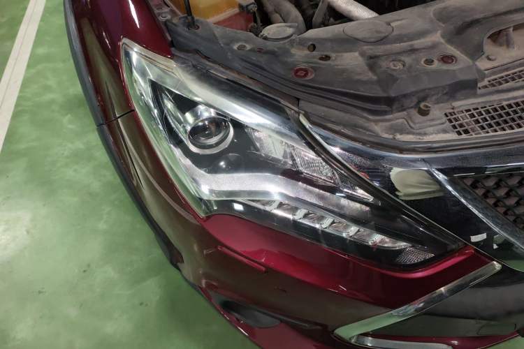 Used BYD Tang New Energy 2015 2.0T Four-Wheel-Drive Flagship Model Right Front Headlight