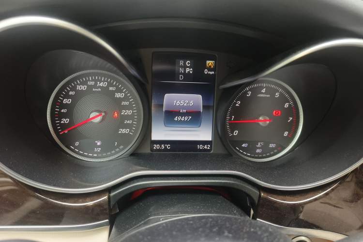 Used Mercedes-Benz V-Class 2016 V 260 L Prestige Extended Edition Odometer Close Up