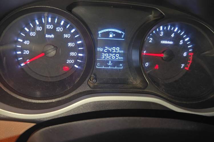 Used Jinbei 750 2015 1.5L Luxury Model