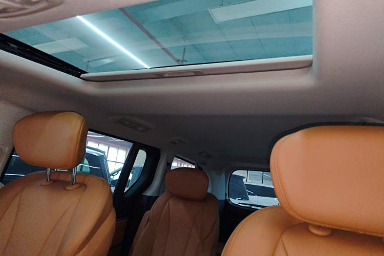 Used SAIC MAXUS G10 2025 MAX 2.0T Automatic Luxury Edition Gasoline 7-Seater
