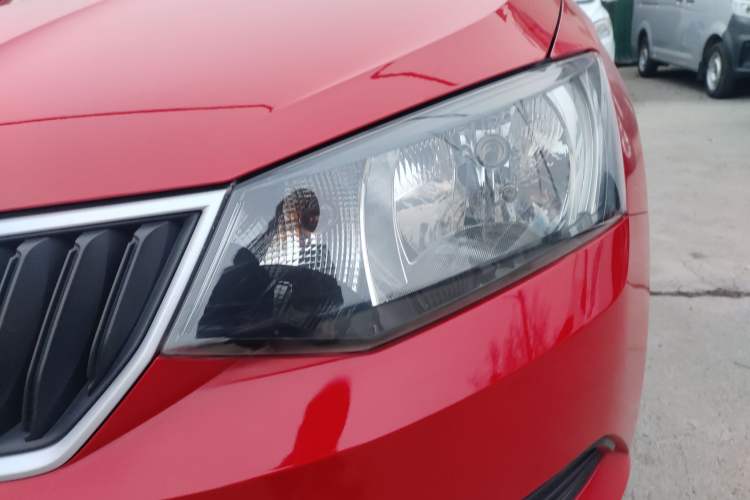 Used Skoda Fabia 2015 1.4L Automatic Front-Drive Model Left Front Headlight