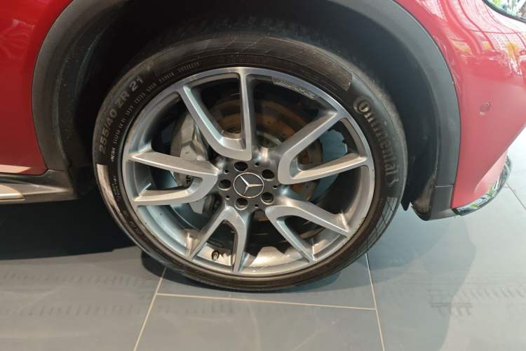 Used Mercedes-Benz GLC AMG 2017 AMG GLC 43 4MATIC Special Edition Right Front Wheel Hub