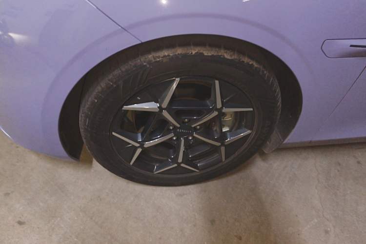 Used Lynk & Co Z10 2025 95 kWh 766 km Range Rear-Wheel Drive Max