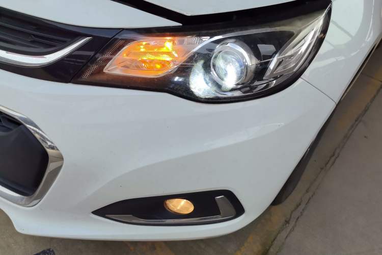 Used Chevrolet Malibu 2017 1.5T Automatic Comfort Edition Left Front Headlight