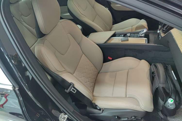 Used Volvo XC60 2026 B5 4x4 Smart Luxury Edition