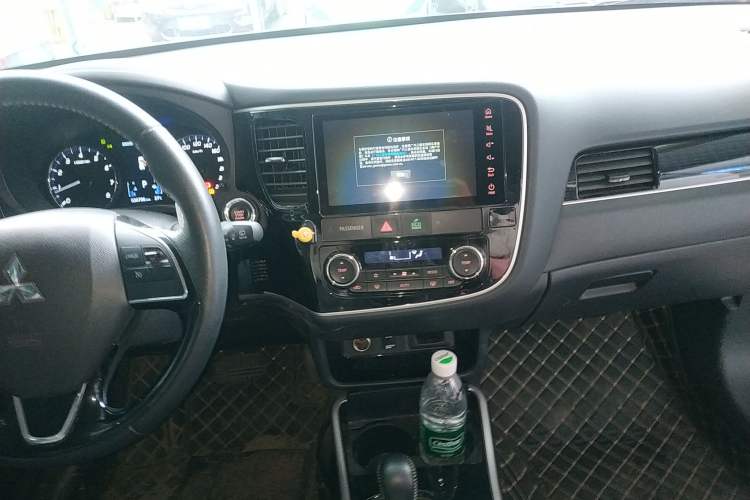 Used Mitsubishi Outlander 2021 2.4L 4x4 DynaDrive Edition 5 Seats Audio And AC Panel