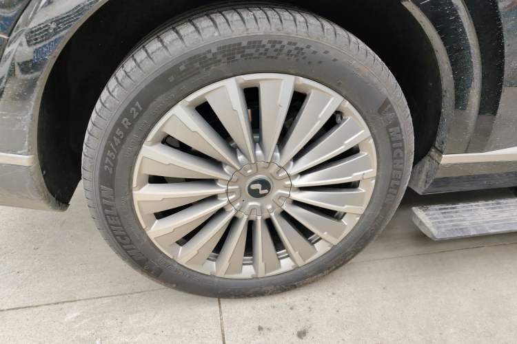 Used ONVO Luxeed L90 2025 Model—Ultra Six-Seater Version
