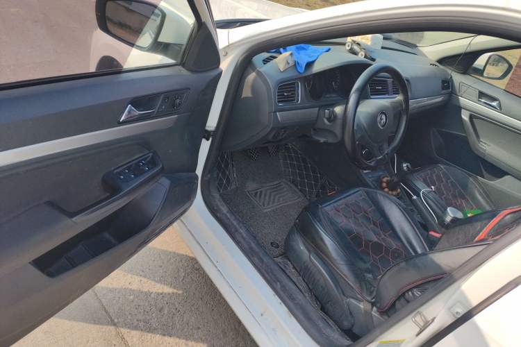 Used Volkswagen Gran Lavida 2015 1.6L Manual Fashion Edition
