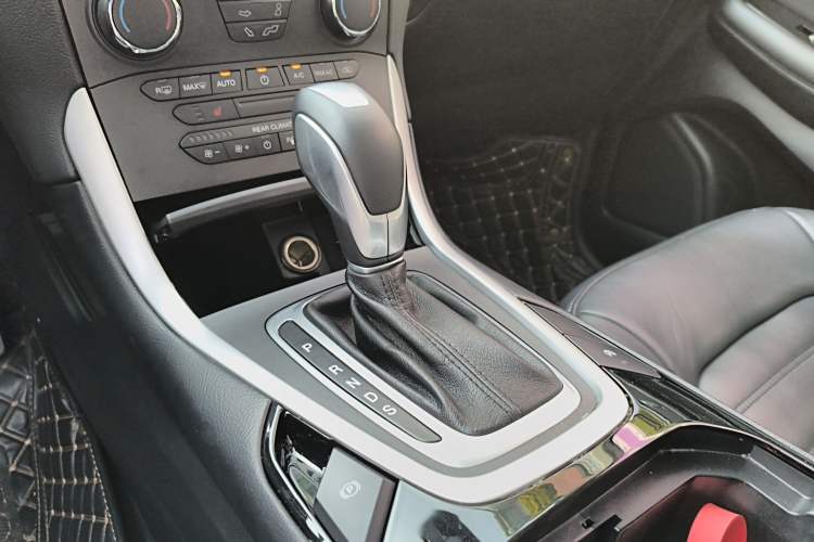 Used Ford Edge 2018 EcoBoost 245 Two-Wheel-Drive Platinum Edition 7-Seater China V Emission Standard Gear Lever