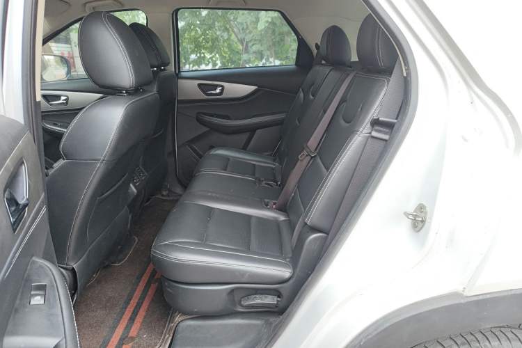 Used Dongfeng Fengon S560 2019 1.8L Manual Urban Model
