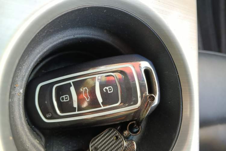 Used Geely Auto Emgrand GL 2017 1.8L Manual Elite Model Vehicle Key