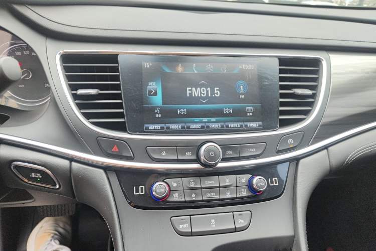 Used Buick LaCrosse 2018 20T Elite Edition Audio And AC Panel