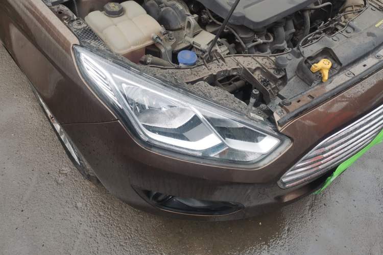 Used Ford Escort 2015 1.5L Automatic Comfort Edition Right Front Headlight