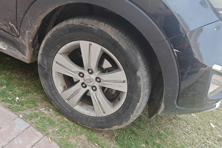 Used Kia Sportage R 2012 2.0L Automatic Two-Wheel Drive GLS Right Front Wheel Hub