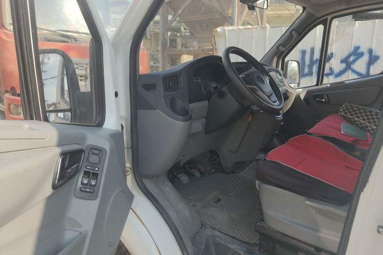 Used Foton Toano 2017 2.8T Restyled S Commercial Version Short Wheelbase ISF2.8s5129T Driver Seat