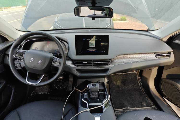 Used Hongqi E-QM5 2022 431 km Charge & Enjoy Edition Center Console