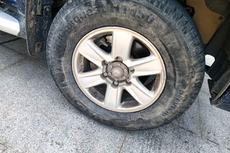 Used Isuzu JLM 2022 2.8T Classic Diesel Two-Wheel Drive Comfort Version with Long Wheelbase – JE493ZLQ6E Right Front Wheel Hub