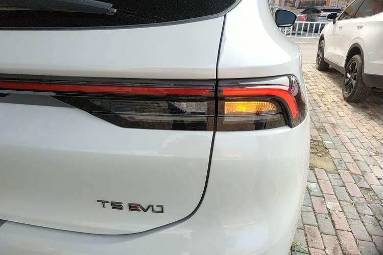 Used FORTHING T5 EVO 2021 1.5TD DCT Platinum Edition
