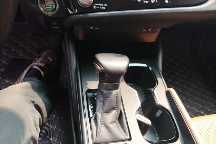 Used Lexus ES 2022 200 Excellence Edition Gear Lever