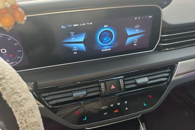 Used Hongqi HS5 2022 Revised Version 2.0T Smart Connect Flagship Edition
