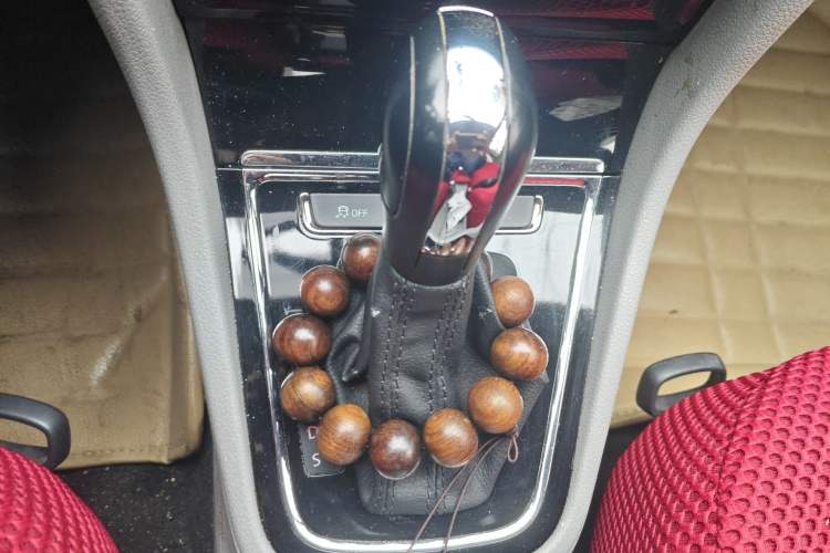 Used Volkswagen Bora 2014 1.6L Automatic Fashion Model Gear Lever