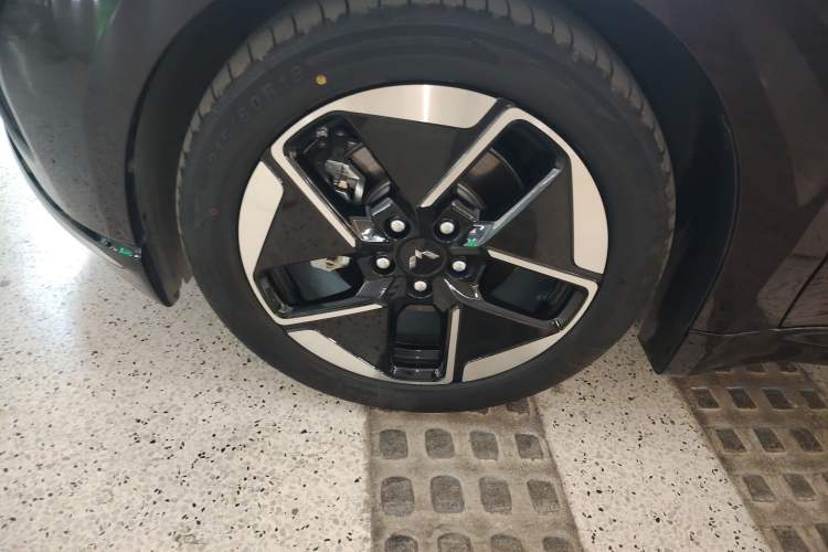 Used Wuling Xingguang 2023 150 Advanced Edition Left Front Wheel Hub