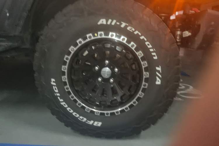 Used Jeep Wrangler 2024 2.0T Sahara Four-Door Edition Right Front Wheel Hub