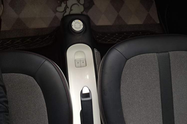 Used Wuling Hongguang MINIEV 2022 GAMEBOY 200km Gaming Edition with Lithium Iron Phosphate Gear Lever