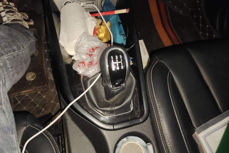 Used Dongfeng Fengon 580 2018 Revised Version 1.8L Manual Comfort Edition Gear Lever