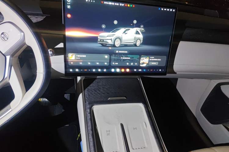 Used ONVO Luxeed L90 2025 Model—Max Six-Seater Version Audio And AC Panel