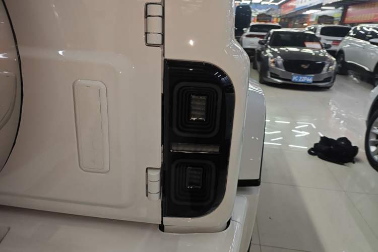 Used 212 T01 2024 2.0T Explorer