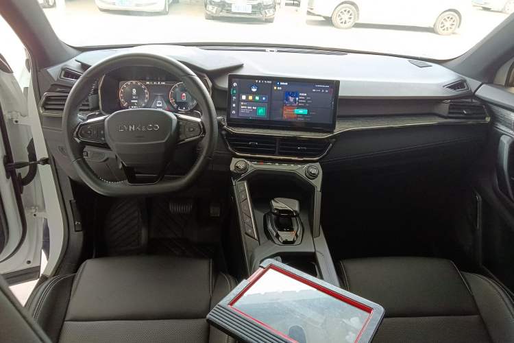 Used Lynk & Co 06 2023 Remix 1.5T JinPro Center Console