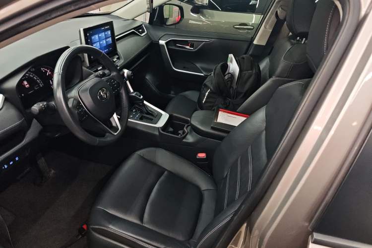 Used Toyota RAV4 2022 2.0L CVT Two-Wheel Drive Fashion Plus Edition Left Front Seat