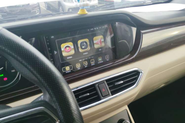 Used CHANGAN KUAYUE Xing V5 2022 1.5L Comfort-Grade 5-7 Seater Passenger Vehicle JL473QH Audio And AC Panel