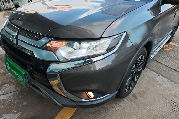 Used Mitsubishi Outlander 2019 2.0L Two-Wheel Drive Comfort Edition 5 Seats China VI Standard
