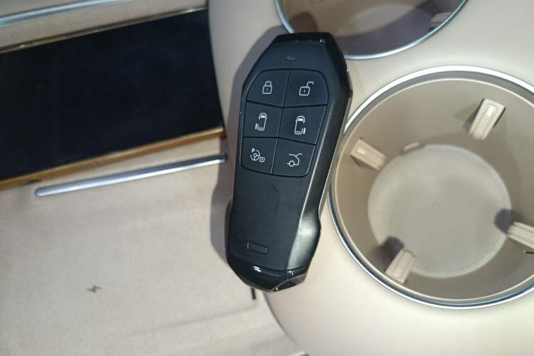 Used XPeng X9 2025 740 Ultra-Long Range Max
