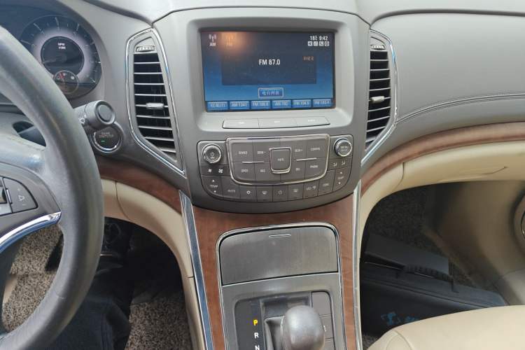 Used Roewe 950 2012 2.4L Luxury Edition Audio And AC Panel