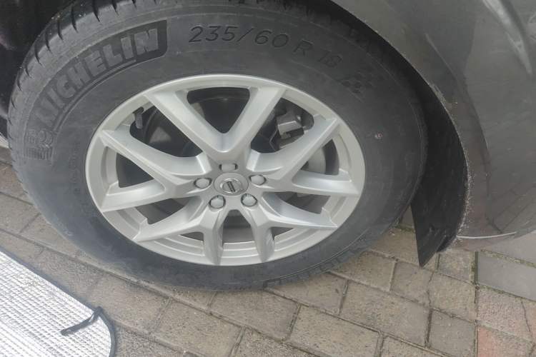 Used Volvo XC60 2021 T5 4x4 Smart Luxury Edition Right Front Wheel Hub