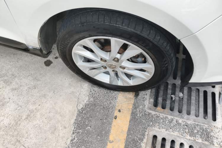 Used Baojun 730 2016 1.5L Manual Comfort Version 7 Seats China V Emission Standard Right Front Wheel Hub