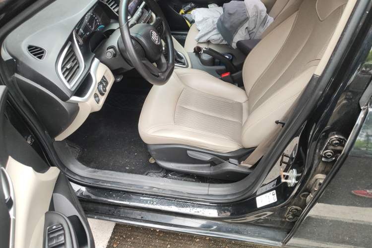 Used Buick GT 2017 15N Automatic Elite Version Left Front Seat