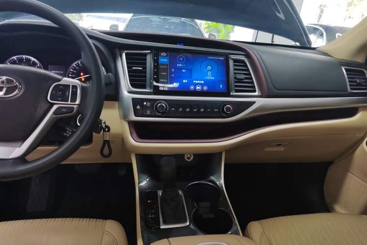 Used Toyota Highlander 2015 2.0T Four-Wheel Drive Elite Edition 7-Seater Audio And AC Panel