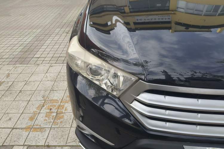 Used Toyota Highlander 2012 2.7L Two-Wheel Drive 7-Seater Luxury Edition Right Front Headlight