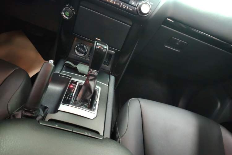 Used Toyota Prado 2016 2.7L Automatic Standard Edition Gear Lever