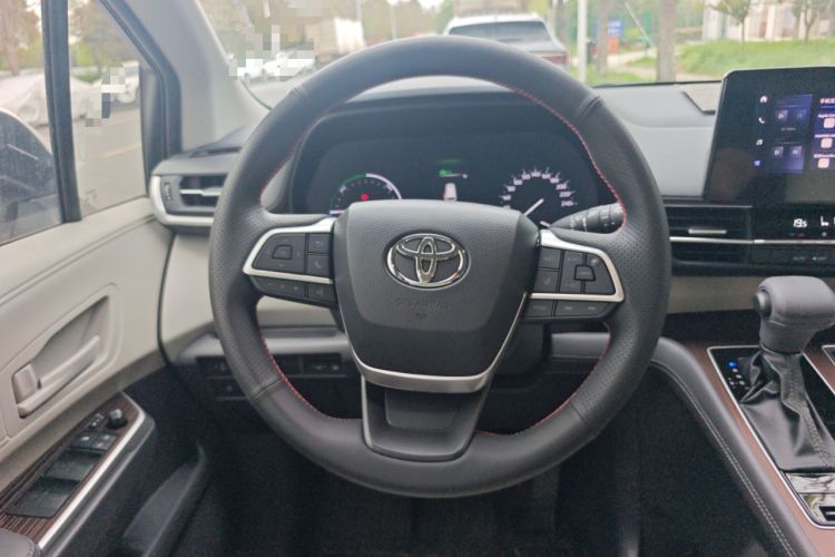 Used Toyota SIENNA 2024 2.5L Hybrid Comfort Edition Steering Wheel