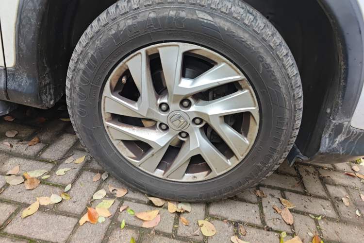 Used Honda CR-V 2015 2.4L two-wheel drive luxury version